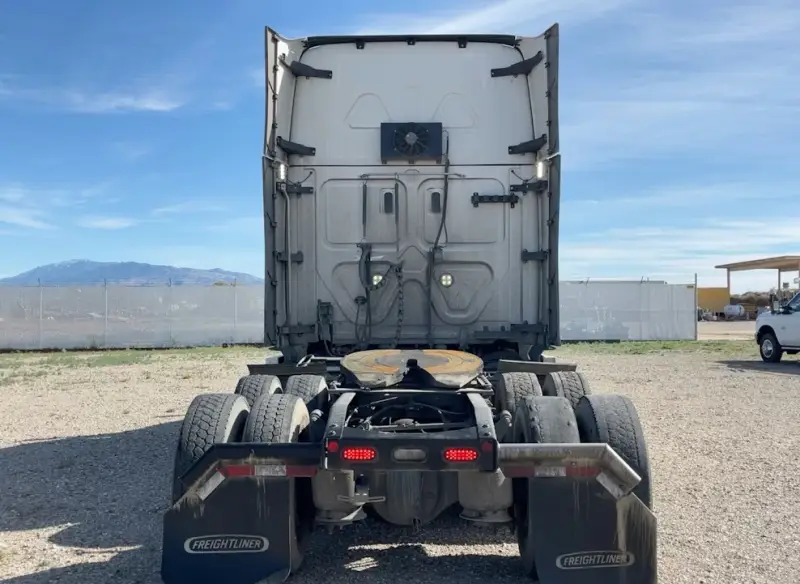 2023 Freightliner Cascadia photo 8