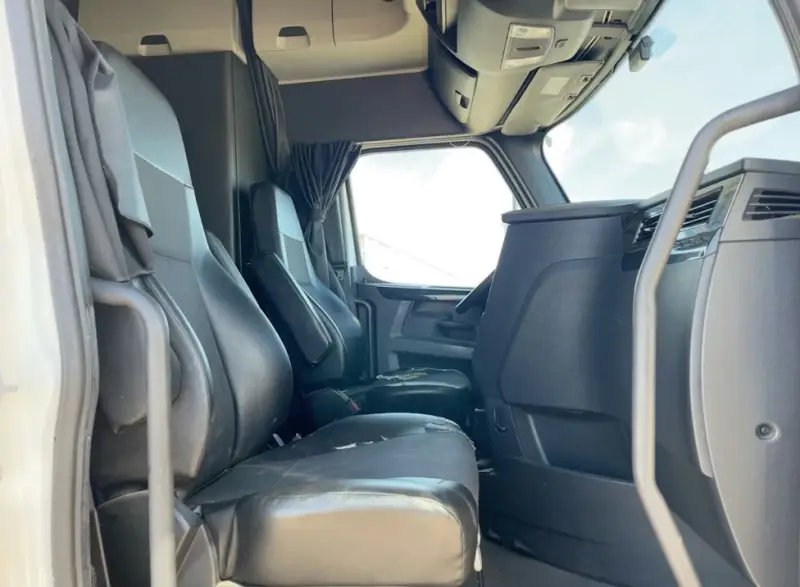 2023 Freightliner Cascadia photo 32