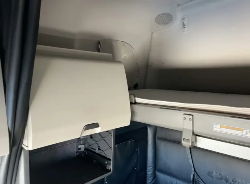 2023 Freightliner Cascadia photo 23