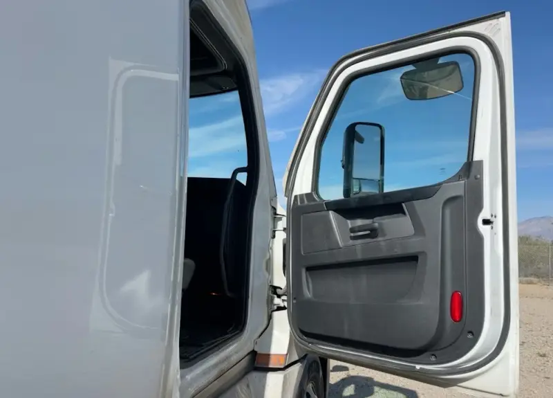 2023 Freightliner Cascadia photo 31