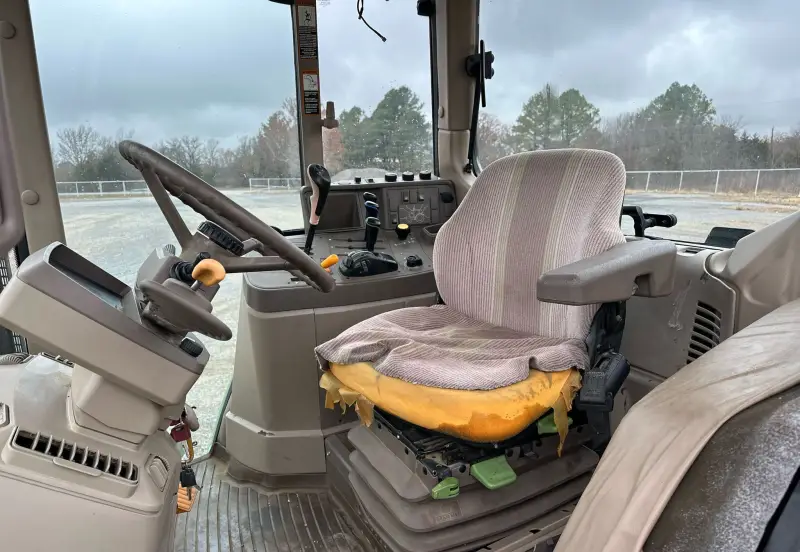 2010 John Deere 7330 photo 26
