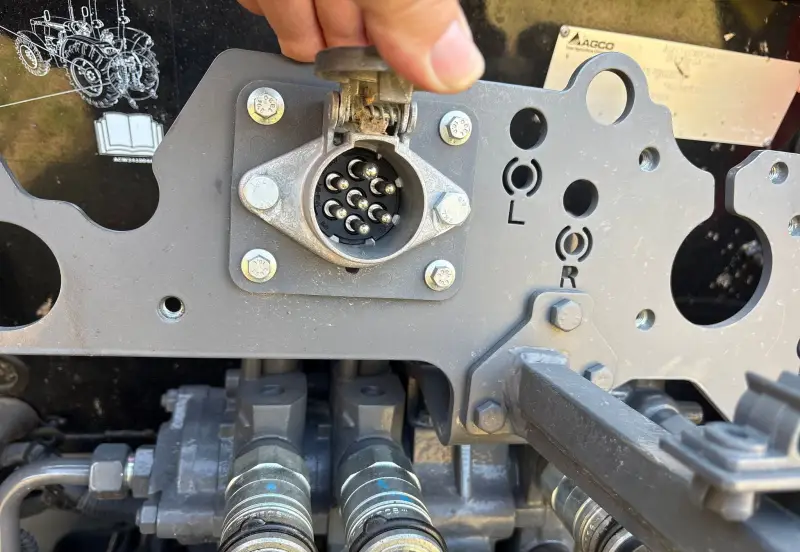 2023 Massey Ferguson 5711 Dyna-4 photo 27