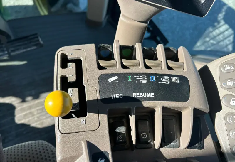 2012 John Deere 8310R photo 36