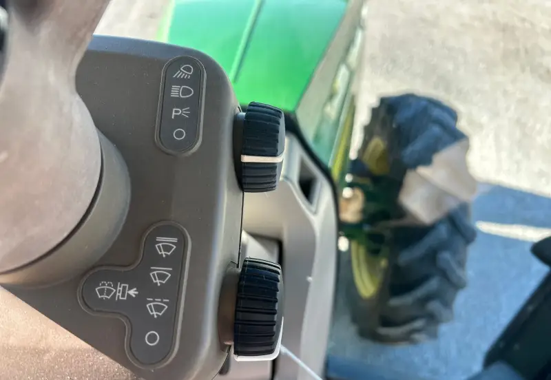 2012 John Deere 8310R photo 32