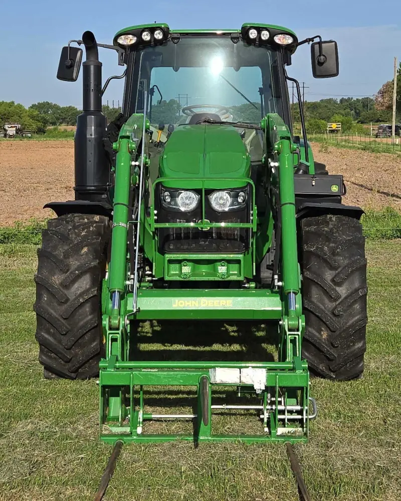 2022 John Deere 6120M photo 2