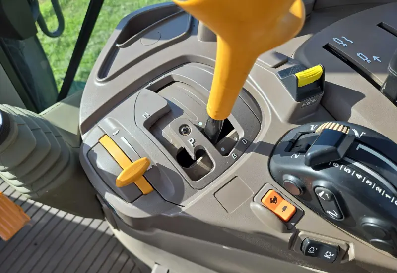 2022 John Deere 6120M photo 42