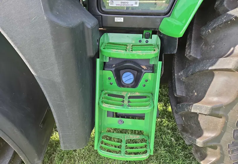 2022 John Deere 6120M photo 28