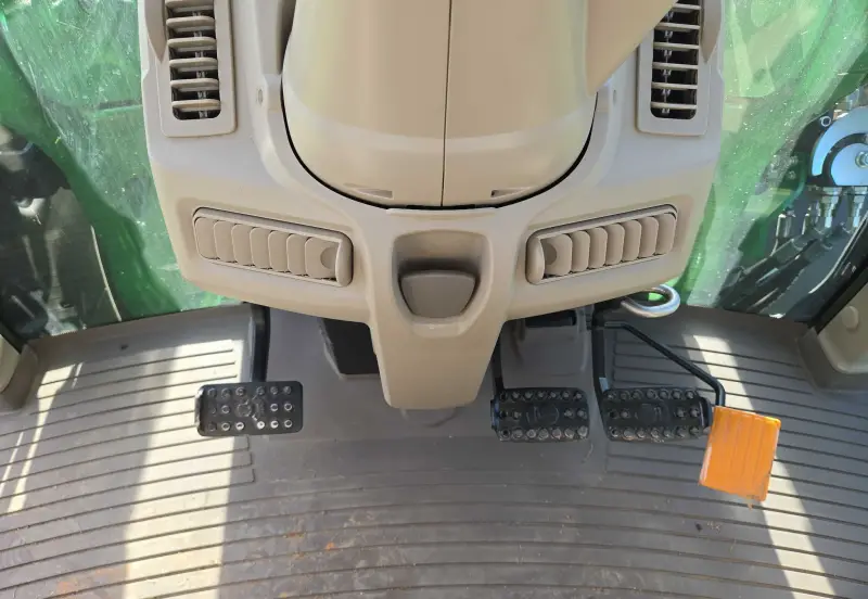 2022 John Deere 6120M photo 32