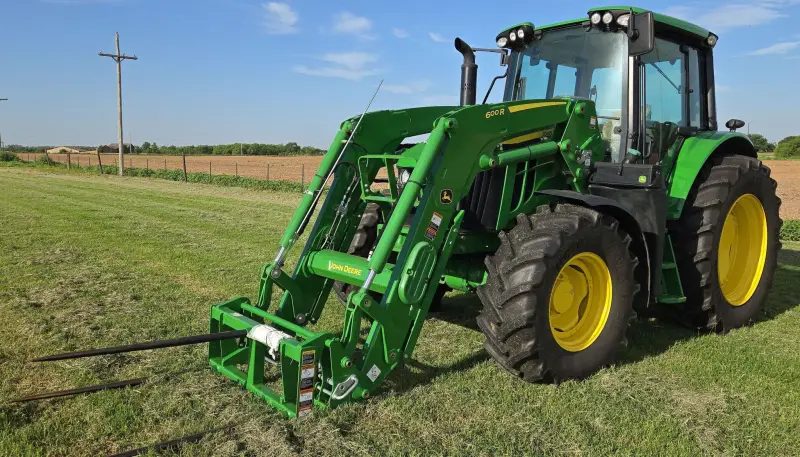 2022 John Deere 6120M photo 1