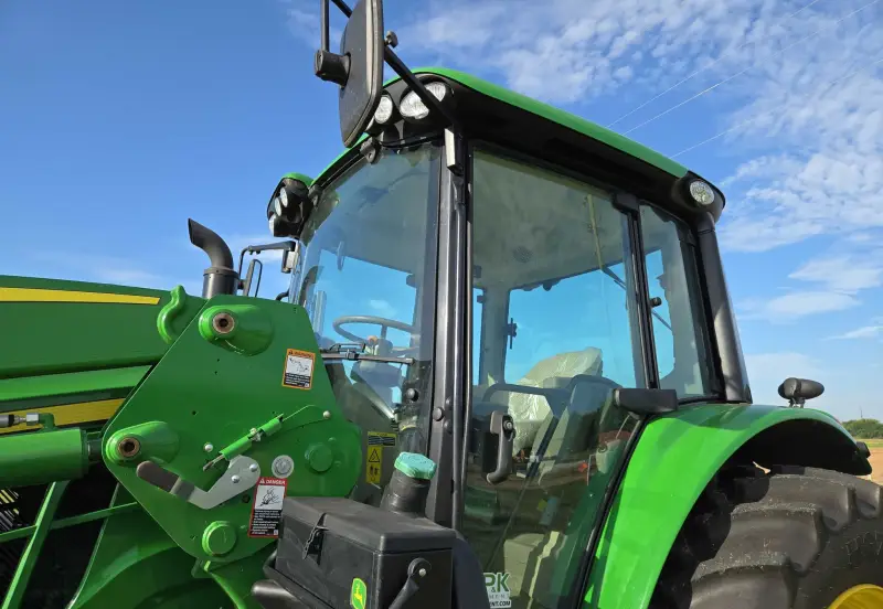 2022 John Deere 6120M photo 30