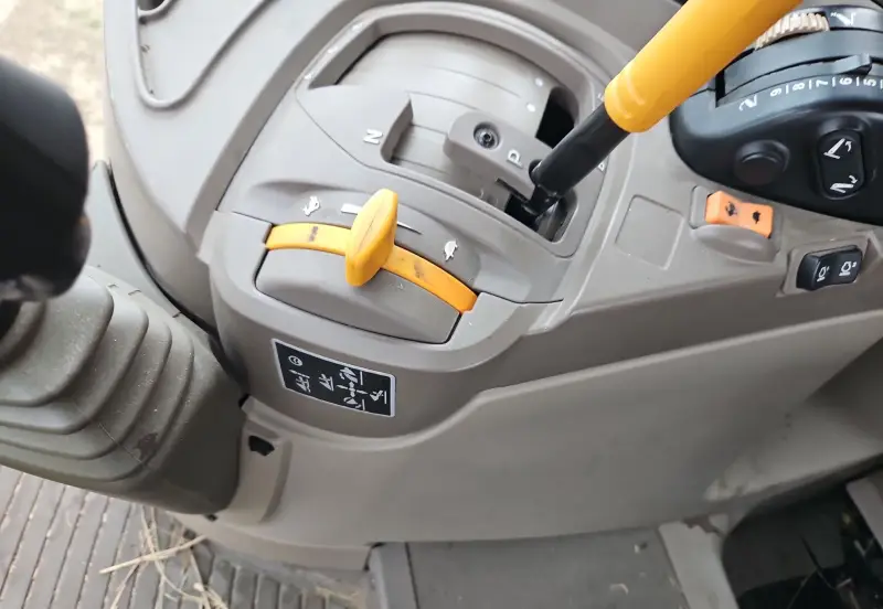 2022 John Deere 6130M photo 33