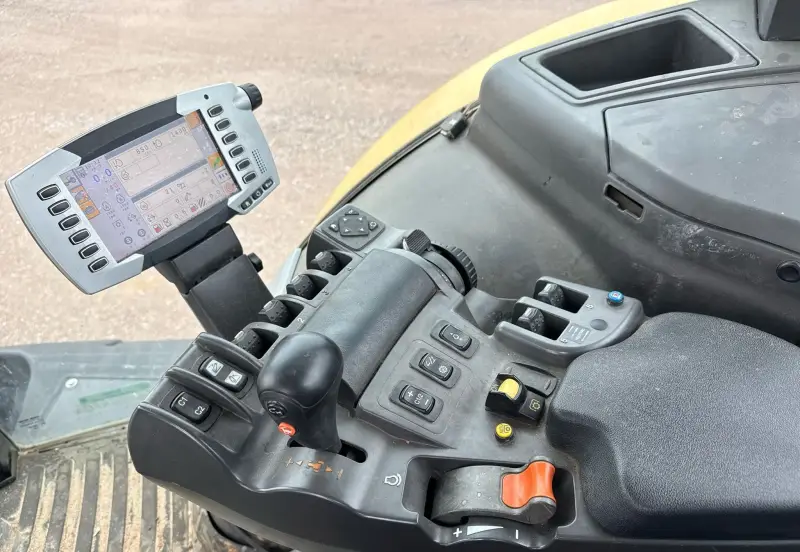 2016 Challenger MT675E photo 38