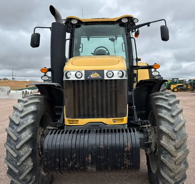 2016 Challenger MT675E photo 2