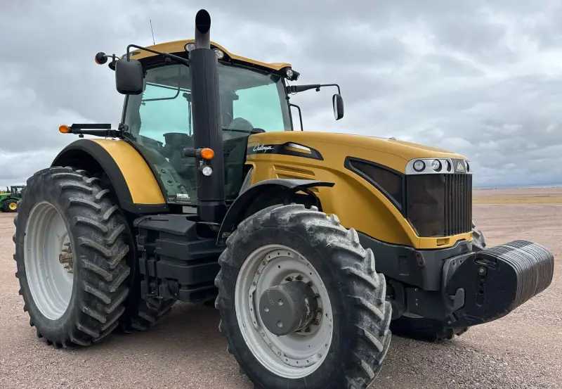 2016 Challenger MT675E photo 3