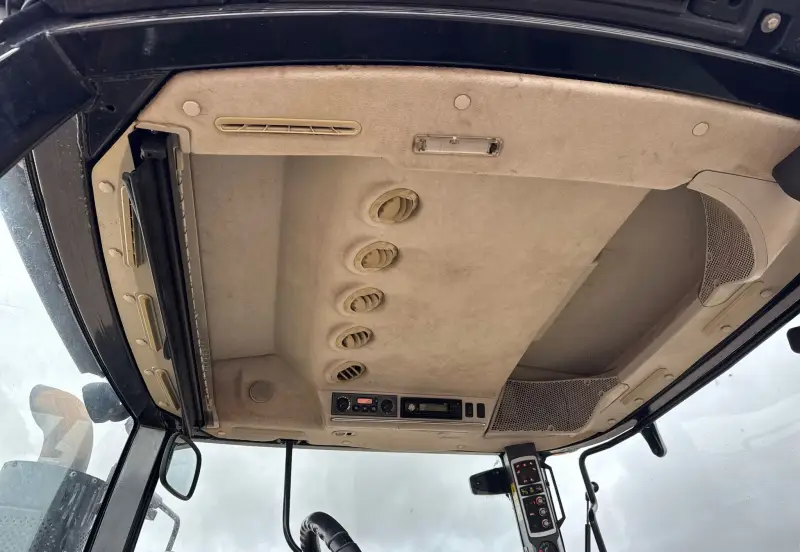 2016 Challenger MT675E photo 24