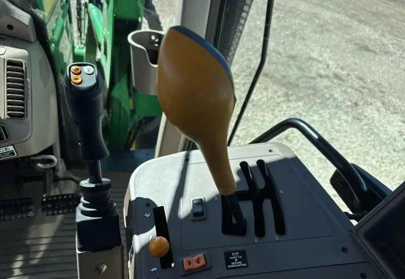 2013 John Deere 6125M photo 37