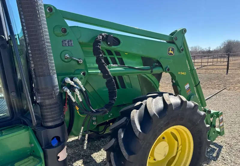 2013 John Deere 6125M photo 17