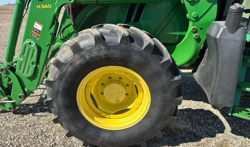 2013 John Deere 6125M photo 44