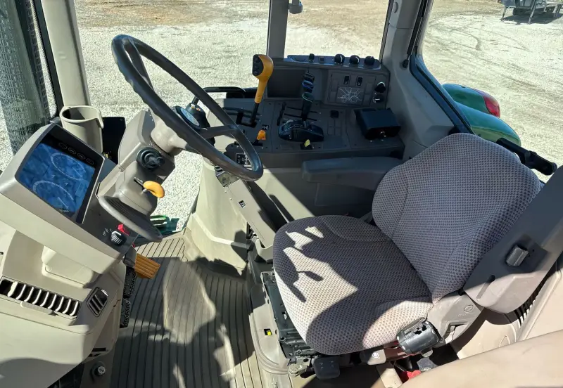 2013 John Deere 6125M photo 32