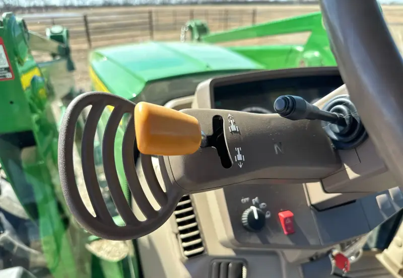 2013 John Deere 6125M photo 35