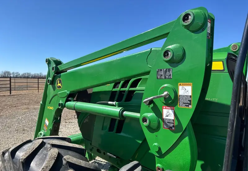 2013 John Deere 6125M photo 9