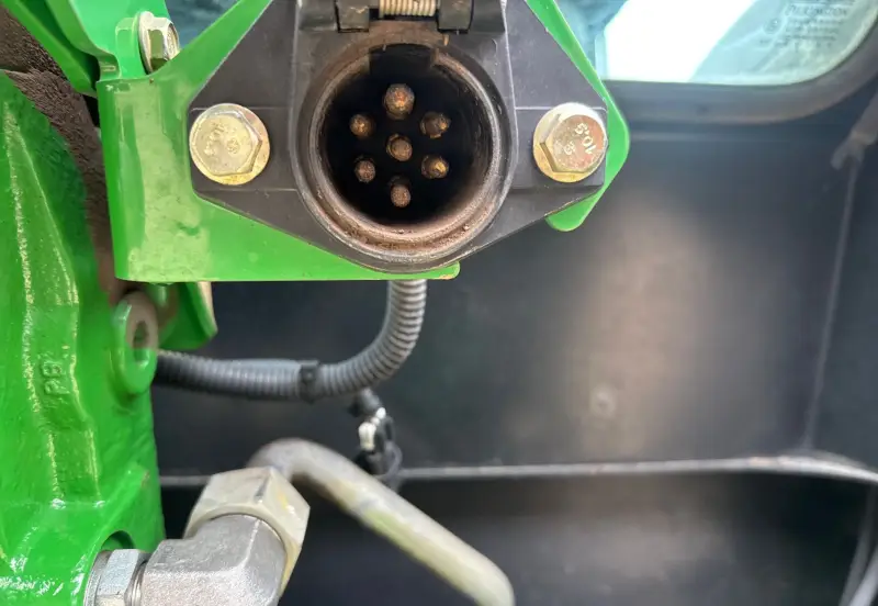 2010 John Deere 5085M photo 22