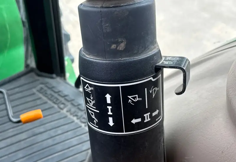 2010 John Deere 5085M photo 41