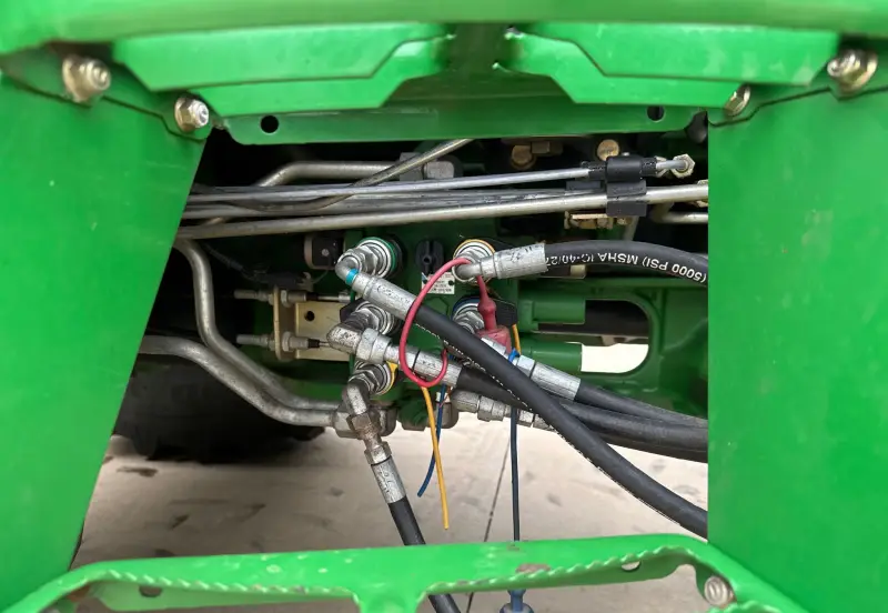 2010 John Deere 5085M photo 19