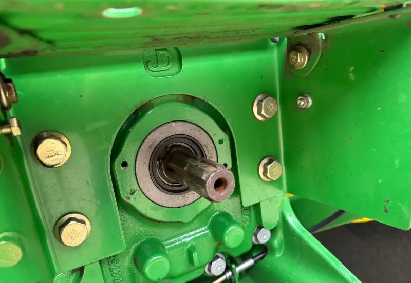 2010 John Deere 5085M photo 23