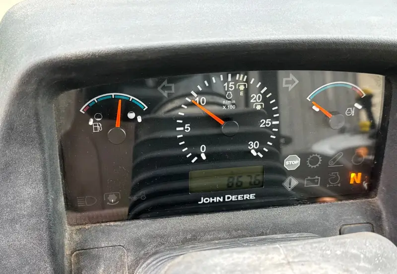 2010 John Deere 5085M photo 35