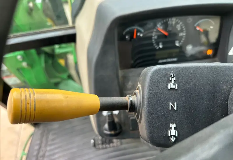 2010 John Deere 5085M photo 34