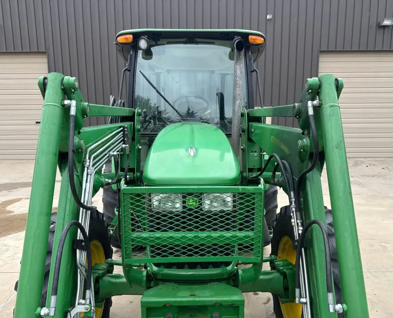 2010 John Deere 5085M photo 16