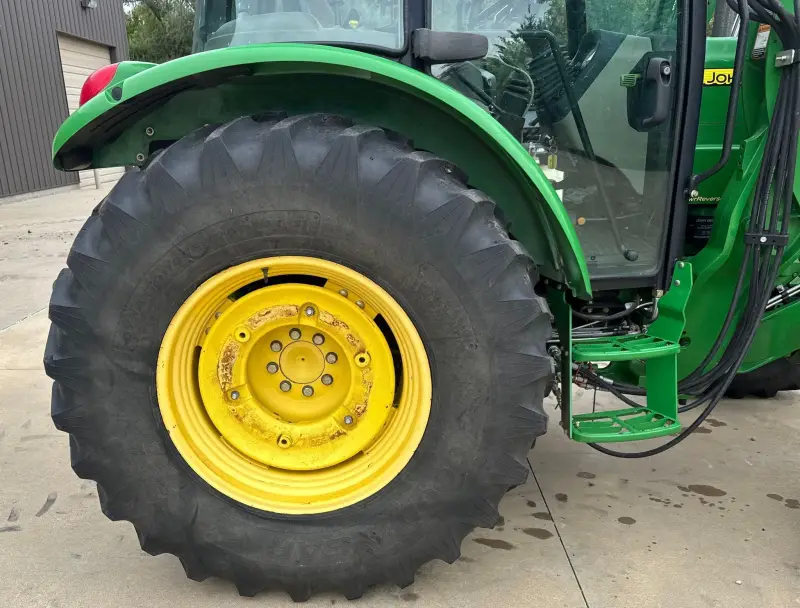 2010 John Deere 5085M photo 58