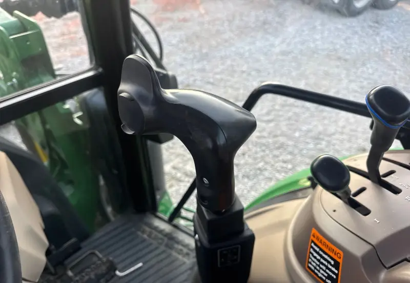 2019 John Deere 6105E photo 78