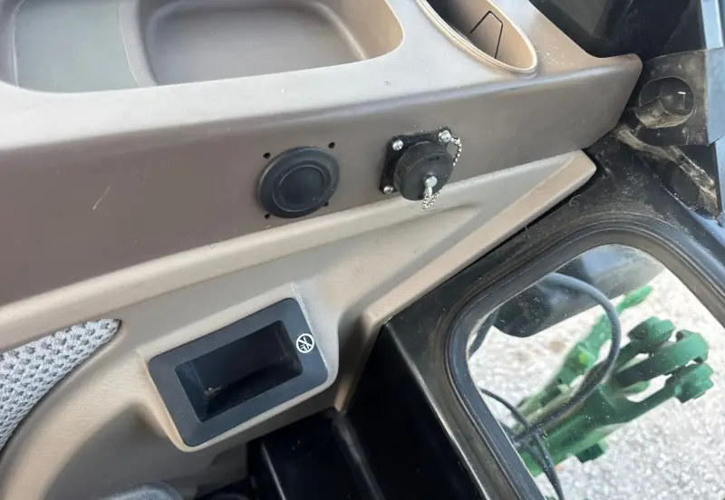 2019 John Deere 6105E photo 87