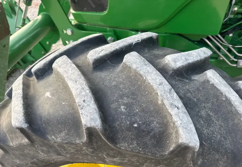 2019 John Deere 6105E photo 114