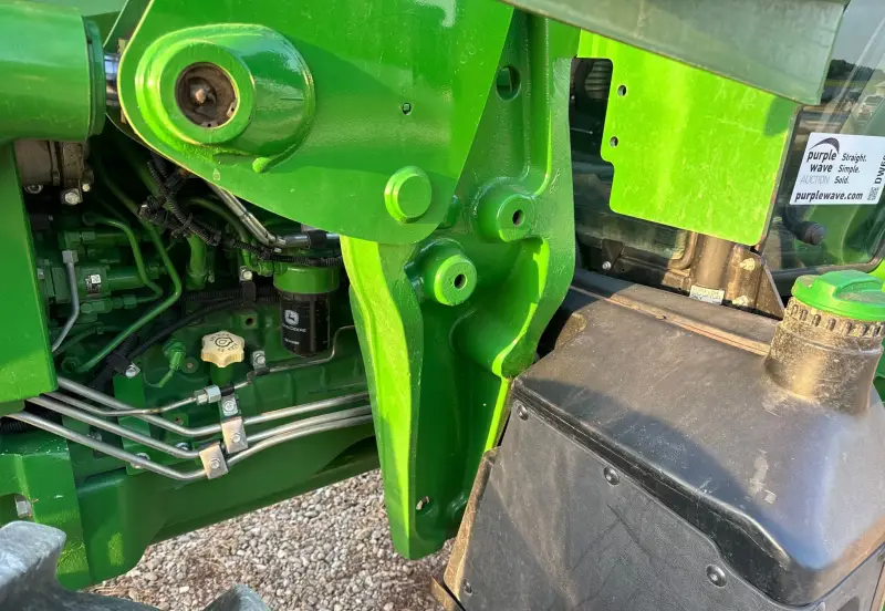 2019 John Deere 6105E photo 29