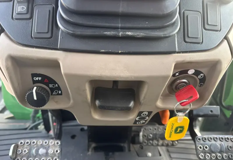 2019 John Deere 6105E photo 76