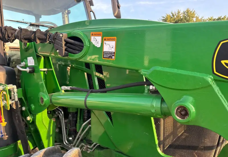 2019 John Deere 6105E photo 35