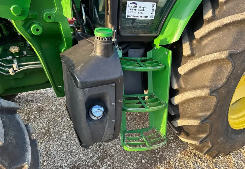 2019 John Deere 6105E photo 59