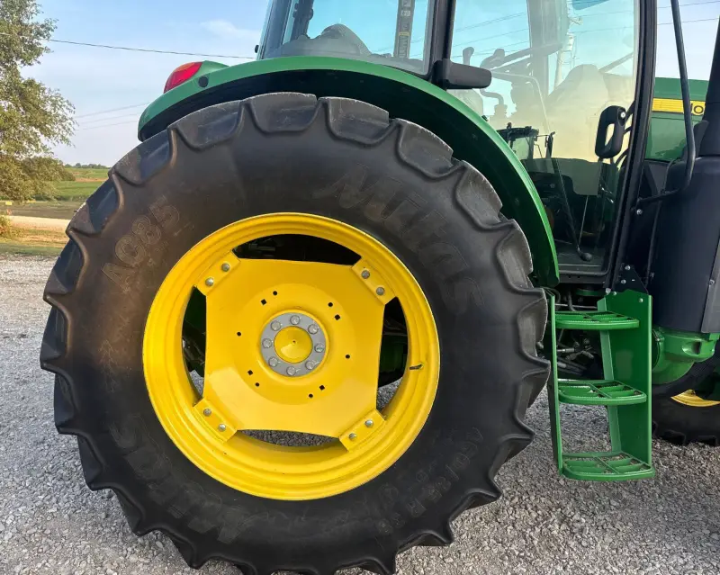 2019 John Deere 6105E photo 119