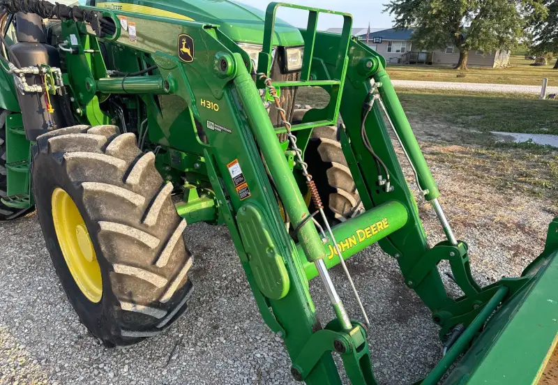 2019 John Deere 6105E photo 33