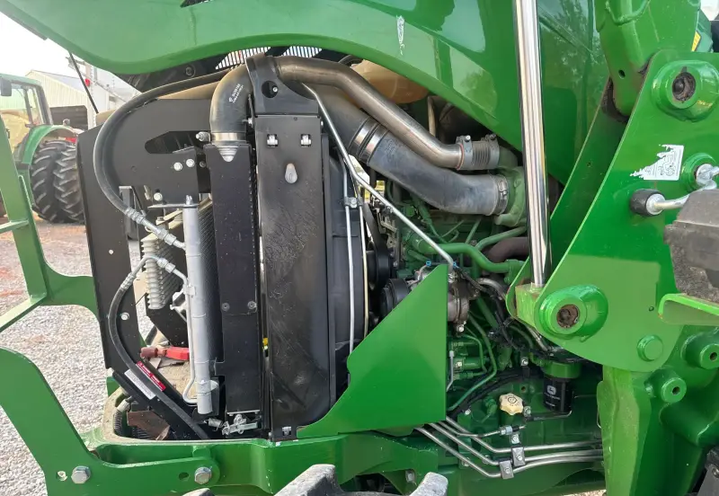2019 John Deere 6105E photo 92