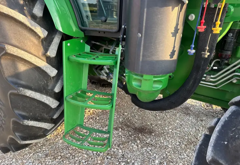 2019 John Deere 6105E photo 60