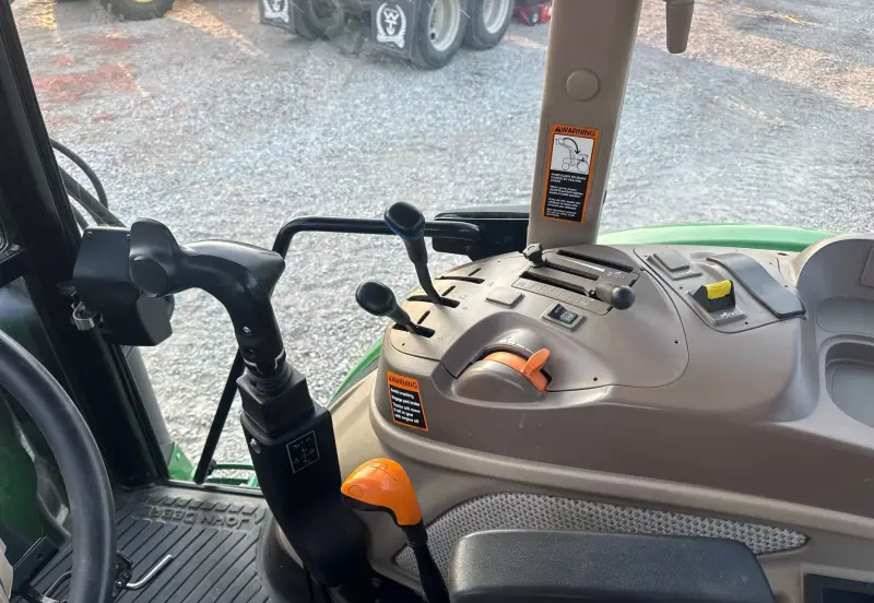 2019 John Deere 6105E photo 77