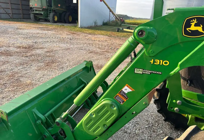 2019 John Deere 6105E photo 26