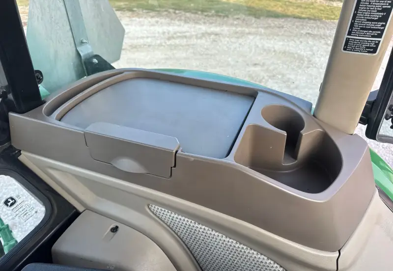 2019 John Deere 6105E photo 88