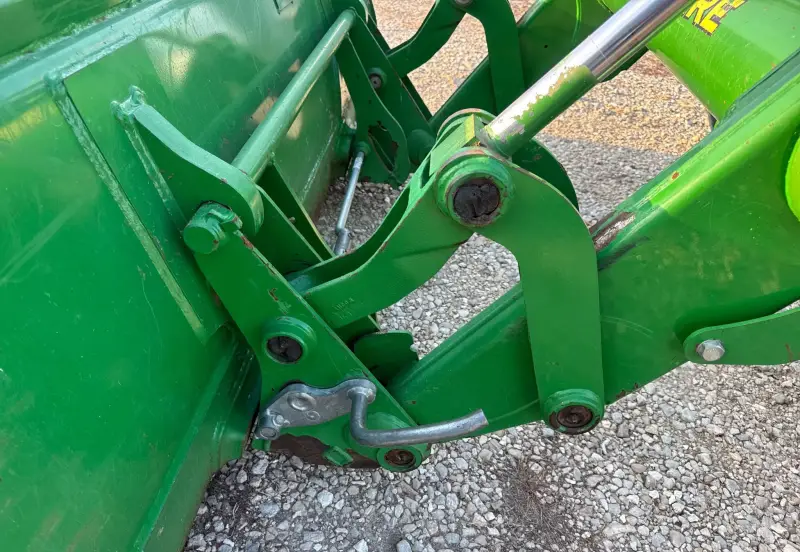 2019 John Deere 6105E photo 24