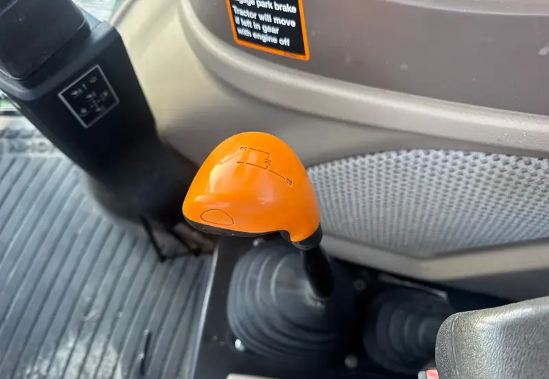 2019 John Deere 6105E photo 79