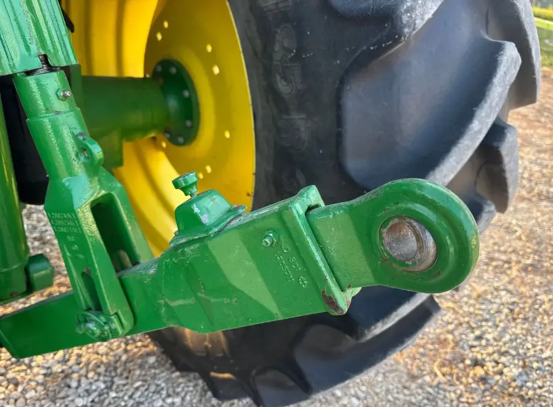 2019 John Deere 6105E photo 44